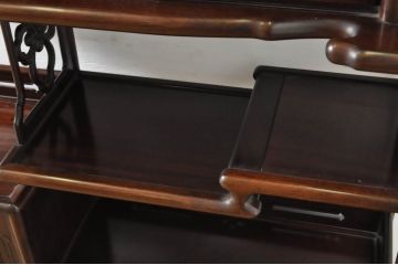 中古　高級品!!　希少な隠し引き出し付き　国産　職人手造り　総黒檀材　漆塗り　透かし彫り　松　上質な和の空間づくりにおすすめな飾り棚(茶棚、違い棚、収納棚、戸棚)(定価推定約100万円)(R-064451)
