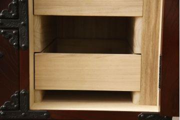 中古　美品　遠野民芸　職人手作り品　向鶴金具の立派な造りが目を惹く民芸箪笥(和タンス、収納箪笥、衣装箪笥、整理箪笥、引き出し、サイドチェスト)(R-064452)