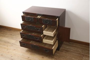 中古　美品　遠野民芸　職人手作り品　向鶴金具の立派な造りが目を惹く民芸箪笥(和タンス、収納箪笥、衣装箪笥、整理箪笥、引き出し、サイドチェスト)(R-064452)
