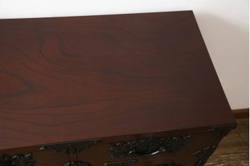 中古　美品　遠野民芸　職人手作り品　向鶴金具の立派な造りが目を惹く民芸箪笥(和タンス、収納箪笥、衣装箪笥、整理箪笥、引き出し、サイドチェスト)(R-064452)