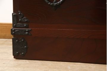 中古　美品　遠野民芸　職人手作り品　向鶴金具の立派な造りが目を惹く民芸箪笥(和タンス、収納箪笥、衣装箪笥、整理箪笥、引き出し、サイドチェスト)(R-064452)