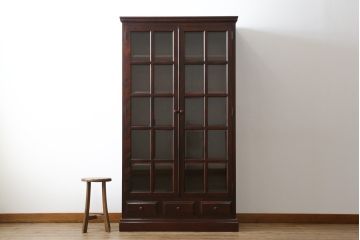 中古　美品　国産民芸家具　品のあるシックな色合いが魅力のブックケース(本箱、書棚、収納棚、戸棚、キャビネット、飾り棚)(R-064454)