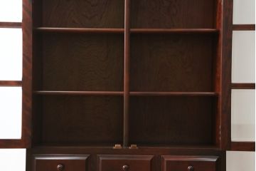中古　美品　国産民芸家具　品のあるシックな色合いが魅力のブックケース(本箱、書棚、収納棚、戸棚、キャビネット、飾り棚)(R-064454)