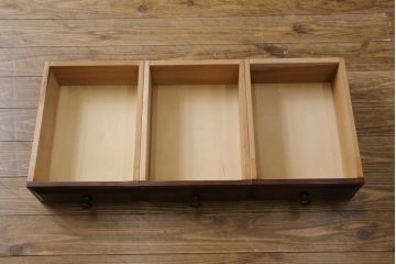 中古　美品　国産民芸家具　品のあるシックな色合いが魅力のブックケース(本箱、書棚、収納棚、戸棚、キャビネット、飾り棚)(R-064454)