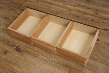 中古　美品　国産民芸家具　品のあるシックな色合いが魅力のブックケース(本箱、書棚、収納棚、戸棚、キャビネット、飾り棚)(R-064454)