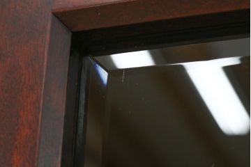 中古　美品　国産民芸家具　品のあるシックな色合いが魅力のブックケース(本箱、書棚、収納棚、戸棚、キャビネット、飾り棚)(R-064454)