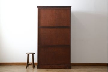 中古　美品　国産民芸家具　品のあるシックな色合いが魅力のブックケース(本箱、書棚、収納棚、戸棚、キャビネット、飾り棚)(R-064454)
