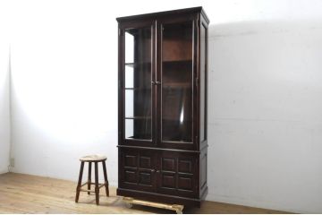 中古　美品　希少な廃盤品!!　北海道民芸家具　OM158　落ち着きのある上品な空間づくりにおすすめな三面ガラスのキャビネット(ガラスケース、ショーケース、収納棚、戸棚、飾り棚、陳列棚、店舗什器)(R-064458)