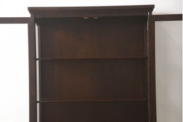 中古　希少な廃盤品!!　北海道民芸家具　OM158　落ち着きのある上品な空間づくりにおすすめな三面ガラスのキャビネット(ガラスケース、ショーケース、収納棚、戸棚、飾り棚、陳列棚、店舗什器)(R-064459)
