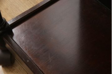 和製ビンテージ　希少!　絶版品　北海道民芸家具　クラシカルな佇まいが目を引くキャスターワゴン(キッチンワゴン、トロリーワゴン、ヴィンテージ)(R-064470)