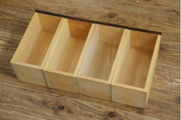 和製ビンテージ　希少　絶版品　北海道民芸家具　縦でも横でもお好みで使える小引き出し　(R-064475)