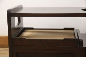 和製ビンテージ　希少な絶版品　北海道民芸家具　高山デザイン　落ち着いた色合いが品のあるポットワゴン(ローテーブル、サイドテーブル、コーヒーテーブル、ヴィンテージ)(R-064478)