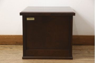 和製ビンテージ　北海道民芸家具　希少な絶版品　深みのある色合いでシックな雰囲気漂う脇机(文机、座机、ローテーブル、引き出し、サイドテーブル、サイドチェスト、ヴィンテージ)(R-064483)