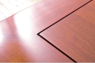 和製ビンテージ　美品　カリモク家具(karimoku)　本漆塗り　花梨(カリン)材　艶のある上質な風合いが高級感を演出する座卓(ローテーブル、センターテーブル、ヴィンテージ)(定価約15万円)(R-064494)