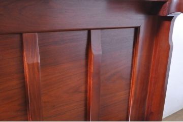 和製ビンテージ　美品　カリモク家具(karimoku)　本漆塗り　花梨(カリン)材　艶のある上質な風合いが高級感を演出する座卓(ローテーブル、センターテーブル、ヴィンテージ)(定価約15万円)(R-064494)