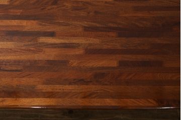 和製ビンテージ　希少モデル!!　カリモク家具(karimoku)　最上位シリーズ「ビベンテ」　花梨(カリン)材　凝ったデザインがお部屋のアクセントになるダイニングテーブル(食卓、2人掛け、4人掛け、ヴィンテージ)(定価約37万円)(R-064496)
