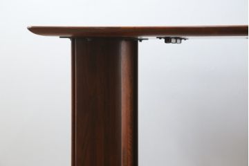 和製ビンテージ　希少モデル!!　カリモク家具(karimoku)　最上位シリーズ「ビベンテ」　花梨(カリン)材　凝ったデザインがお部屋のアクセントになるダイニングテーブル(食卓、2人掛け、4人掛け、ヴィンテージ)(定価約37万円)(R-064496)