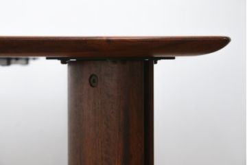 和製ビンテージ　希少モデル!!　カリモク家具(karimoku)　最上位シリーズ「ビベンテ」　花梨(カリン)材　凝ったデザインがお部屋のアクセントになるダイニングテーブル(食卓、2人掛け、4人掛け、ヴィンテージ)(定価約37万円)(R-064496)