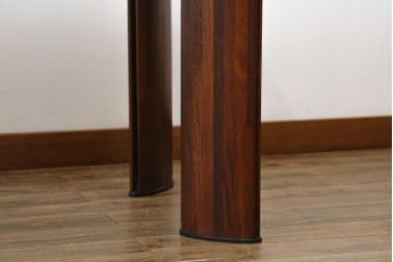 和製ビンテージ　希少モデル!!　カリモク家具(karimoku)　最上位シリーズ「ビベンテ」　花梨(カリン)材　凝ったデザインがお部屋のアクセントになるダイニングテーブル(食卓、2人掛け、4人掛け、ヴィンテージ)(定価約37万円)(R-064496)