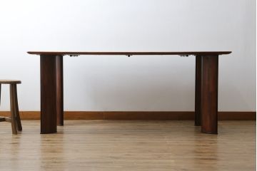 和製ビンテージ　希少モデル!!　カリモク家具(karimoku)　最上位シリーズ「ビベンテ」　花梨(カリン)材　凝ったデザインがお部屋のアクセントになるダイニングテーブル(食卓、2人掛け、4人掛け、ヴィンテージ)(定価約37万円)(R-064496)