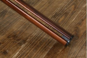 和製ビンテージ　希少モデル!!　カリモク家具(karimoku)　最上位シリーズ「ビベンテ」　花梨(カリン)材　凝ったデザインがお部屋のアクセントになるダイニングテーブル(食卓、2人掛け、4人掛け、ヴィンテージ)(定価約37万円)(R-064496)