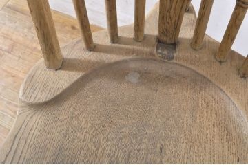 イギリスアンティーク　オーク材　木ぬくもりを感じる味わい深いボウバックウインザーチェア(ウィンザーチェア、板座チェア、ダイニングチェア、椅子、イス、英国)(R-064506)