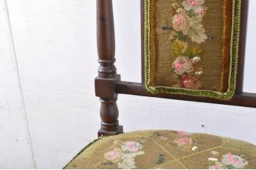 イギリスアンティーク　マホガニー材　華やかな刺繍がエレガントさを引き立たせる猫脚チェア(ダイニングチェア、サロンチェア、椅子、イス、英国)(R-064507)