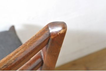 和製ビンテージ　カリモク家具(karimoku)　最上位シリーズ「ビベンテ」　CE7045BR　ウォールナット材　洗練されたデザインがお部屋のアクセントになる造りの良い食堂椅子2脚セット(ダイニングチェア、ヴィンテージ)(定価1脚約10万円)(R-064508)
