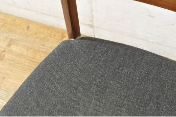 和製ビンテージ　カリモク家具(karimoku)　最上位シリーズ「ビベンテ」　CE7045BR　ウォールナット材　洗練されたデザインがお部屋のアクセントになる造りの良い食堂椅子2脚セット(ダイニングチェア、ヴィンテージ)(定価1脚約10万円)(R-064508)