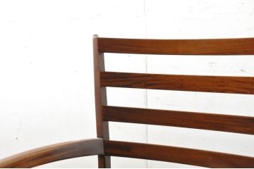和製ビンテージ　カリモク家具(karimoku)　最上位シリーズ「ビベンテ」　CE7040BR　ウォールナット材　洗練されたデザインがお部屋のアクセントになる造りの良い肘付食堂椅子2脚セット(ダイニングチェア、アームチェア、ヴィンテージ、バラ売り可能)(定価1脚約12万円)(R-064509)