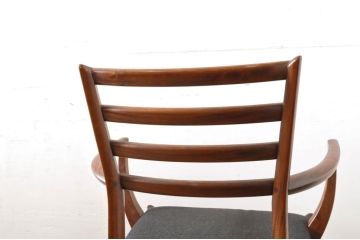 和製ビンテージ　カリモク家具(karimoku)　最上位シリーズ「ビベンテ」　CE7040BR　ウォールナット材　洗練されたデザインがお部屋のアクセントになる造りの良い肘付食堂椅子(ダイニングチェア、アームチェア、ヴィンテージ)(定価約12万円)(R-064510)