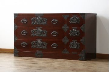 中古　美品　岩谷堂箪笥　丁寧な造りの手打ち金具が目を惹くサイドチェスト(サイドボード、和タンス、収納箪笥、引き出し、整理箪笥)(R-064517)