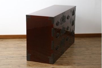 中古　美品　岩谷堂箪笥　丁寧な造りの手打ち金具が目を惹くサイドチェスト(サイドボード、和タンス、収納箪笥、引き出し、整理箪笥)(R-064517)