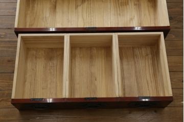 中古　美品　岩谷堂箪笥　丁寧な造りの手打ち金具が目を惹くサイドチェスト(サイドボード、和タンス、収納箪笥、引き出し、整理箪笥)(R-064517)