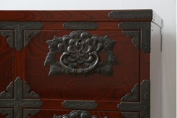中古　美品　岩谷堂箪笥　丁寧な造りの手打ち金具が目を惹くサイドチェスト(サイドボード、和タンス、収納箪笥、引き出し、整理箪笥)(R-064517)