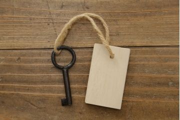 中古　美品　岩谷堂箪笥　丁寧な造りの手打ち金具が目を惹くサイドチェスト(サイドボード、和タンス、収納箪笥、引き出し、整理箪笥)(R-064517)