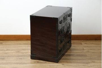 中古　美品　欅産業　木地呂塗り　漆塗り　迫力ある立派な金具が存在感を放つ仙台小箪笥(仙台箪笥、和タンス、収納たんす、引き出し、サイドチェスト)(定価約58万円)(R-064518)