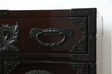 中古　美品　欅産業　木地呂塗り　漆塗り　迫力ある立派な金具が存在感を放つ仙台小箪笥(仙台箪笥、和タンス、収納たんす、引き出し、サイドチェスト)(定価約58万円)(R-064518)