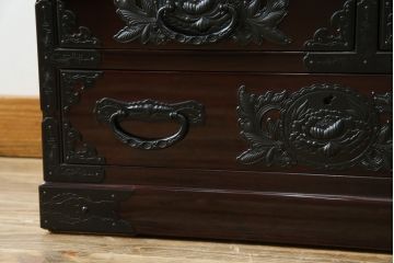 中古　美品　欅産業　木地呂塗り　漆塗り　迫力ある立派な金具が存在感を放つ仙台小箪笥(仙台箪笥、和タンス、収納たんす、引き出し、サイドチェスト)(定価約58万円)(R-064518)