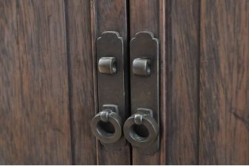 和製アンティーク　総シタン(紫檀)材　上質な造りが魅力的な漆塗り小振り飾り棚(違い棚、茶棚、収納棚、戸棚、サイドボード、中国?)(R-064519)