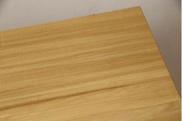 中古　美品　国産　北海道旭川産　分厚い無垢材　グラデーションカラーがお洒落な天板の脚付きサイドチェスト(サイドテーブル、小引き出し、花台、カフェテーブル、コーヒーテーブル)(R-064520)