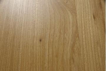 中古　美品　国産　北海道旭川産　分厚い無垢材　グラデーションカラーがお洒落な天板の脚付きサイドチェスト(サイドテーブル、小引き出し、花台、カフェテーブル、コーヒーテーブル)(R-064520)
