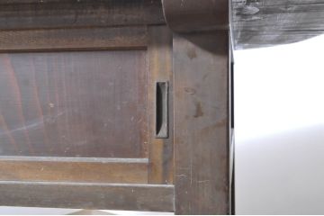 和製アンティーク　両面引き戸の収納付き!オーバル天板が可愛らしい作業台(カウンターテーブル、戸棚付きテーブル、ダイニングテーブル)(R-064534)