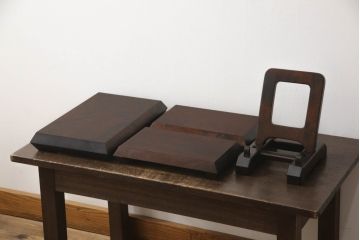 和製ビンテージ　希少な絶版品!!　北海道民芸家具　和洋どちらのお部屋にも取り入れやすい花台と皿立てのセット(飾り台、ディスプレイ雑貨、ヴィンテージ)(R-064540)