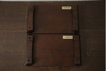 和製ビンテージ　希少な絶版品!!　北海道民芸家具　和洋どちらのお部屋にも取り入れやすい花台と皿立てのセット(飾り台、ディスプレイ雑貨、ヴィンテージ)(R-064540)