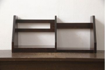和製ビンテージ　希少な絶版品!!　北海道民芸家具　シックな色合いで落ち着いた空間を演出するHM901 本立てとブックエンドのセット(ブックスタンド、花台、ディスプレイ台、ペン立て、小物収納、卓上収納、飾り棚、ヴィンテージ)(R-064541)