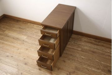 和製アンティーク　レトロデザイン　シンプルデザインでお部屋に馴染みやすいサイドデスク(脇机、サイドチェスト、引き出し、サイドテーブル)(R-064547)