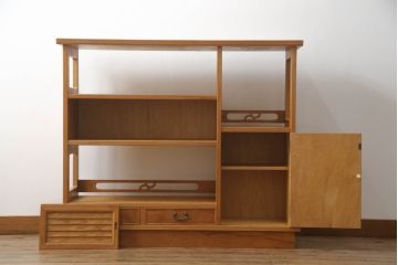 中古　美品　屋久杉　網代(あじろ)・透かし彫り　上品な和の雰囲気を高めてくれる茶棚(飾り棚、違い棚、戸棚、収納棚、サイドボード、網代民芸)(R-064550)
