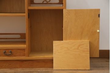 中古　美品　屋久杉　網代(あじろ)・透かし彫り　上品な和の雰囲気を高めてくれる茶棚(飾り棚、違い棚、戸棚、収納棚、サイドボード、網代民芸)(R-064550)