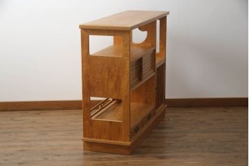 中古　美品　屋久杉　網代(あじろ)・透かし彫り　上品な和の雰囲気を高めてくれる茶棚(飾り棚、違い棚、戸棚、収納棚、サイドボード、網代民芸)(R-064550)